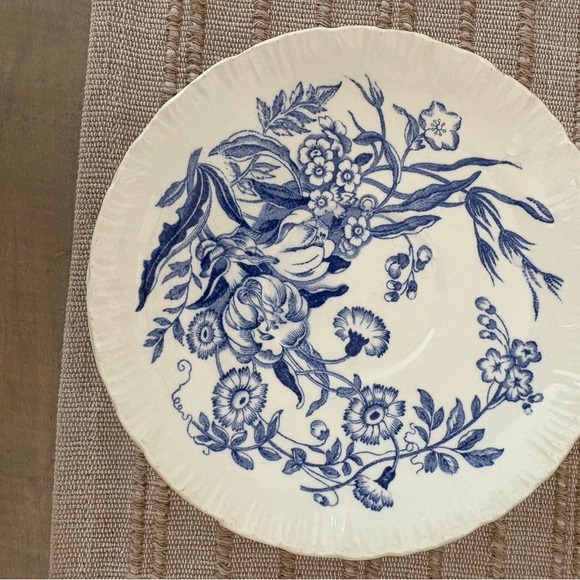 Wedgwood Ranunculus Blue Shell Edge- Cobalt Blue Flowers- 3 saucers 6in diameter - Picture 4 of 5